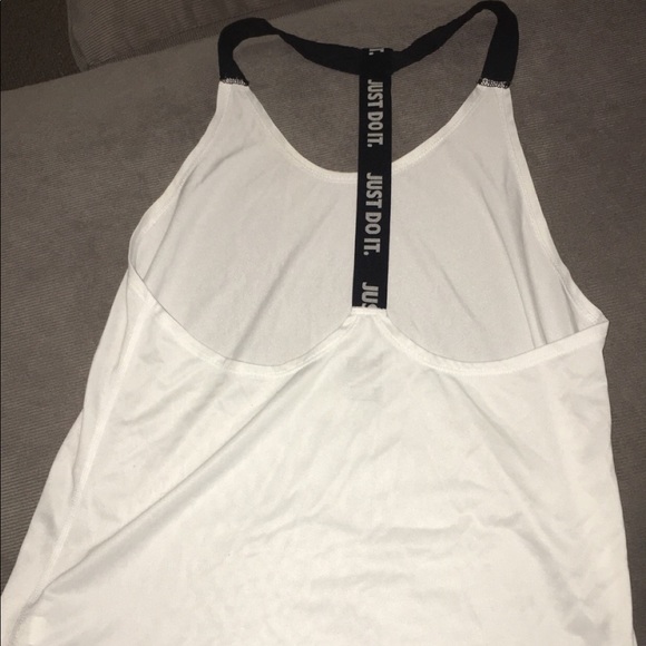 Nike workout top - Picture 2 of 3